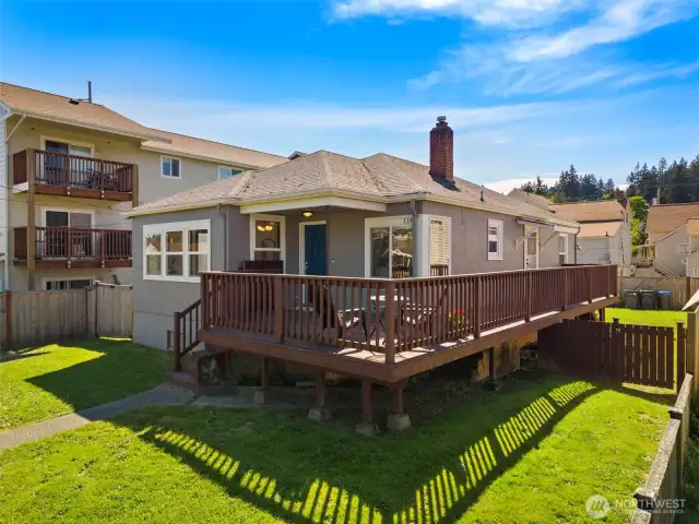 Darling vintage home on a quiet street, blocks from the shipyard and NBK.