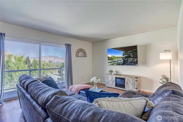living room w mountain views off deck