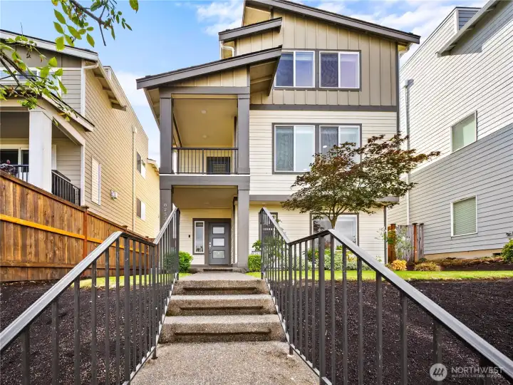 Welcome to 8253 S 118th Ct!