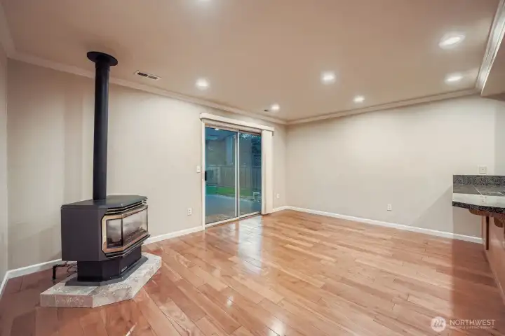 Dining room off of kitchen w/gas fireplace/stove