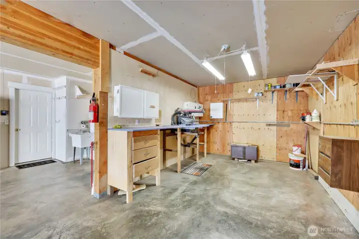 Wonderful Shop Area, or remove bench for 3rd car space