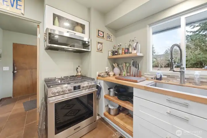 All the kitchen conveniences