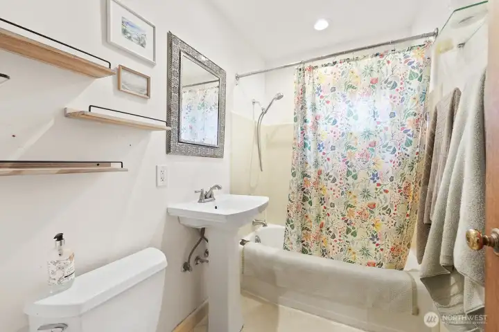 Main bathroom with vintage touches