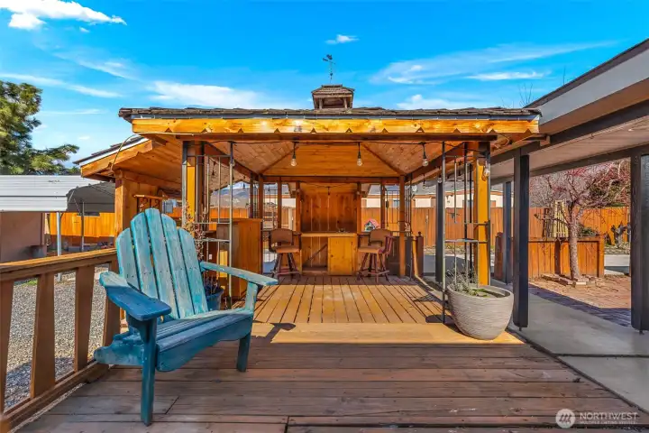 decking for entertainment