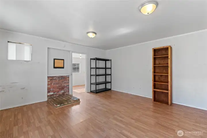 Detached outbuilding has power,