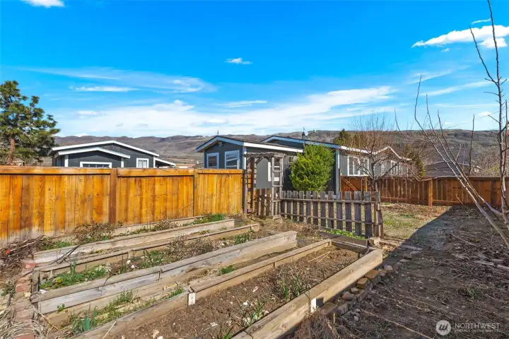 raised garden beds perfect for growing vegetables in the summer