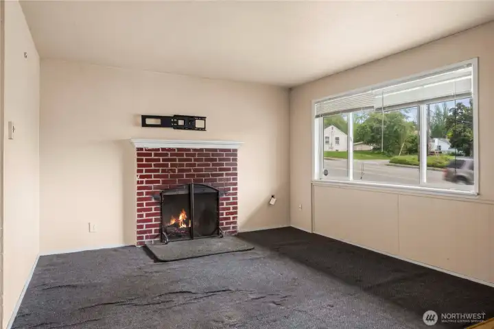 Living Room. Fire has been photoshopped into the fireplace. We do not know the condition of this woodburning fireplace!