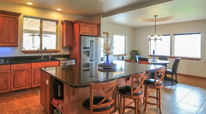KITCHEN & DINING AREA