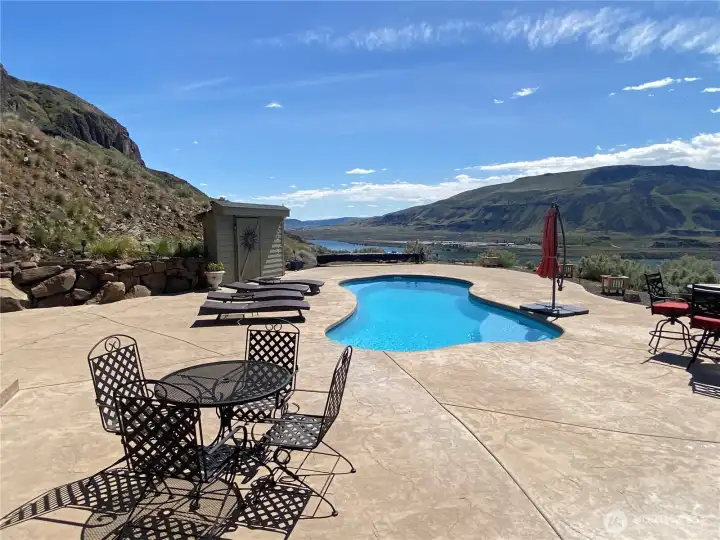 POOL WITH VIEW