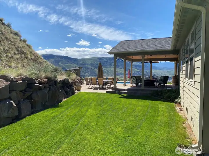 SIDE YARD