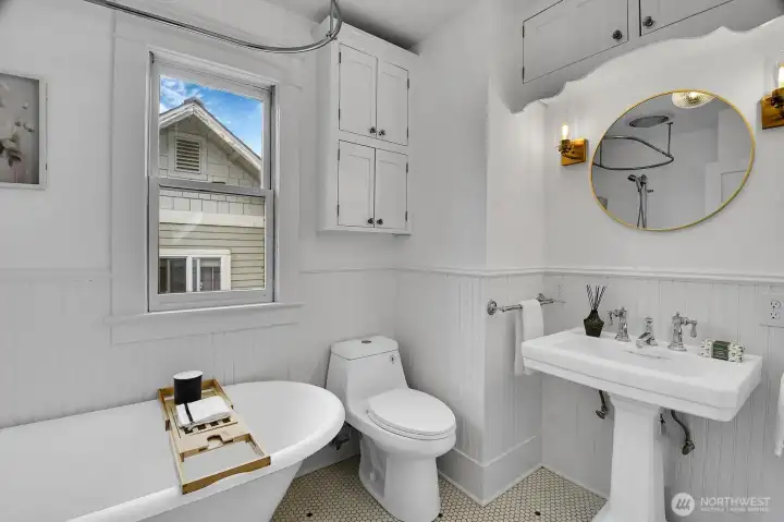 Upstairs Full bath...