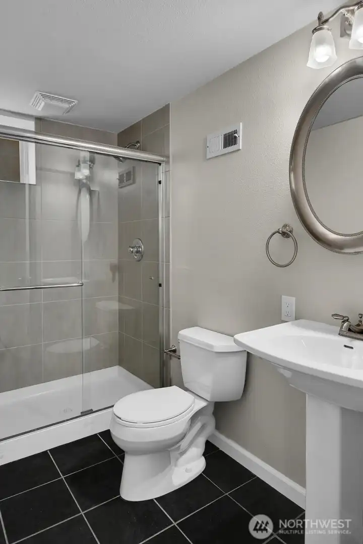 Lower level 3/4 bath