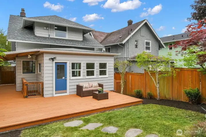 Huge deck for outdoor entertaining