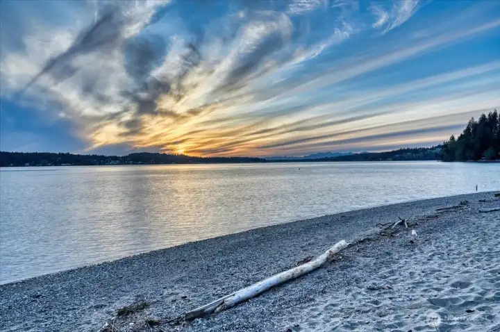 48 Ft of no bank waterfront on Pt. Fosdick Dr in Gig Harbor.