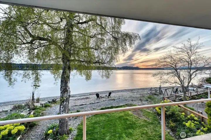 Unobstructed waterfront views.