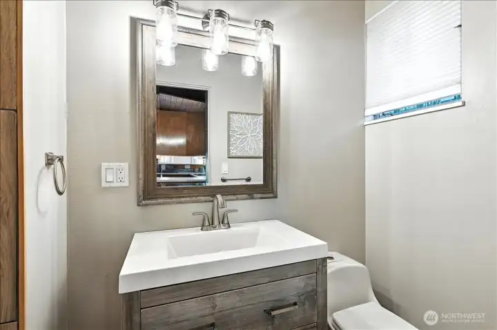 Guest bathroom 2