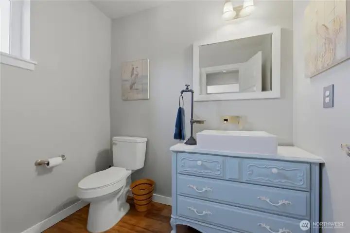 Cute downstairs guest bathroom