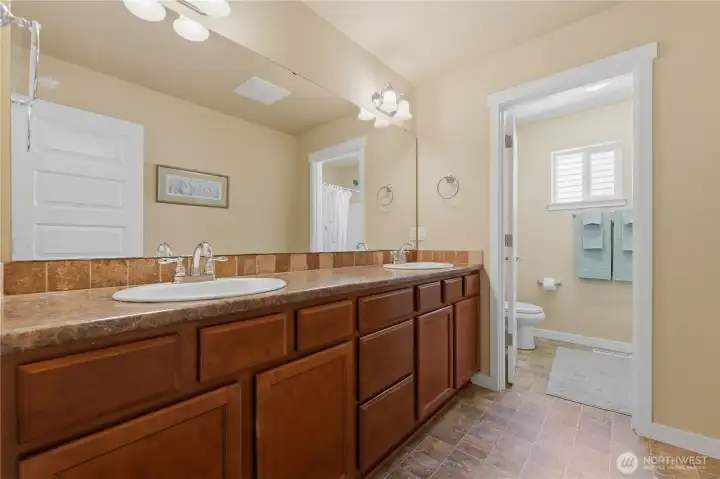 Upstairs bathroom, with super convenient two sinks so everyone can have their space