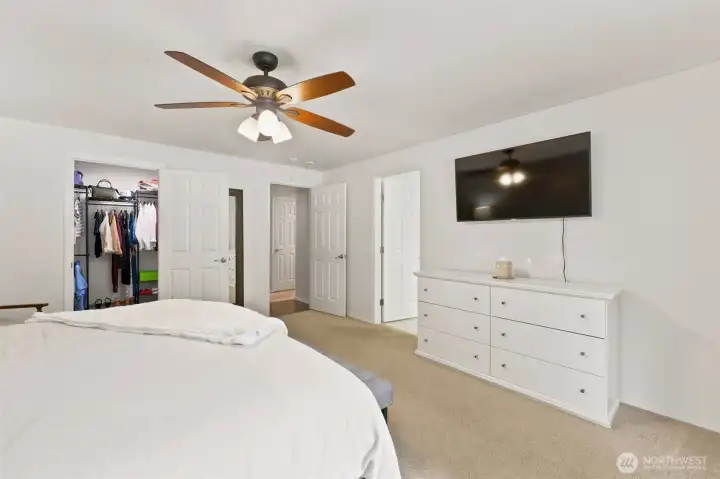 Primary Suite with 5 piece en suite and large walk in closet Primary Suite with 5 piece en suite and large walk in closet