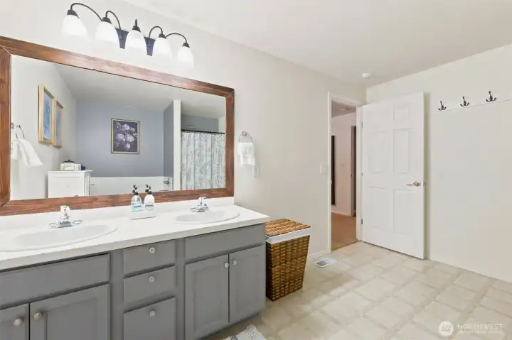Primary en suite Primary en suite