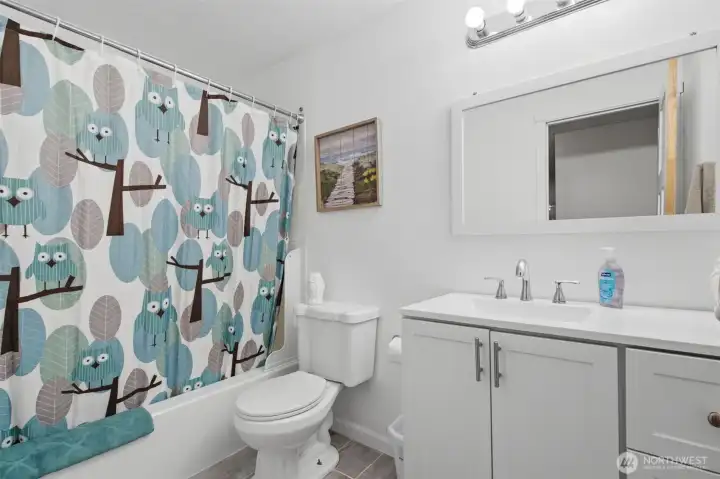Main bathroom. Main bathroom.