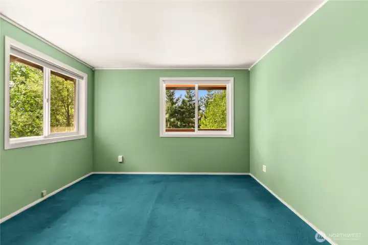 1st Guest bedroom with abundant natural light. 1st Guest bedroom with abundant natural light.