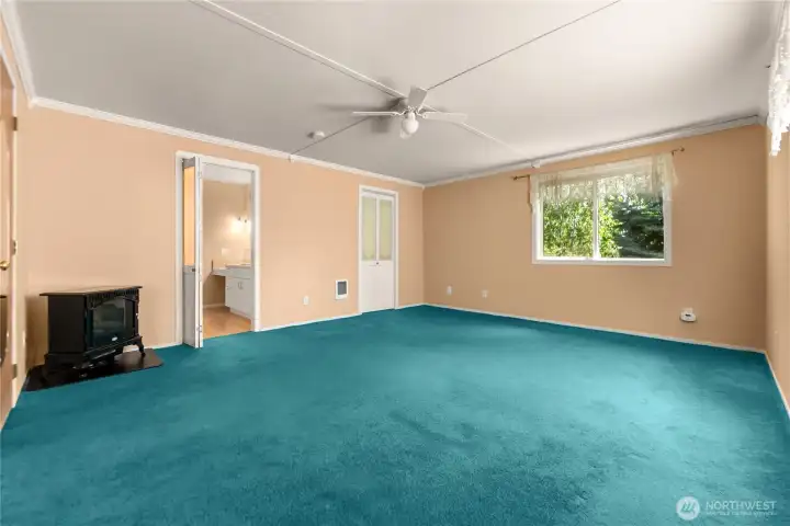 Large primary suite offering room to relax. Large primary suite offering room to relax.