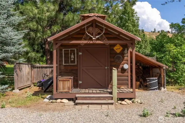 Garden shed and mature landscaping add charm and functionality. Garden shed and mature landscaping add charm and functionality.