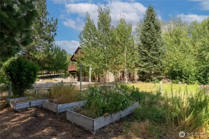 Raised garden beds, mature landscaping, and valuable Chewuch Irrigation Company water shares. Raised garden beds, mature landscaping, and valuable Chewuch Irrigation Company water shares.