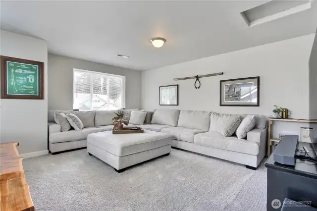 Bonus room/4th bedroom. Enormous! Great room for entertaining.