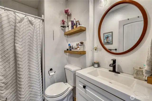 Guest cottage 3/4 bath.