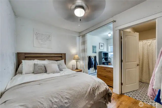 Guest cottage bedroom 3/4 bath and nook area.