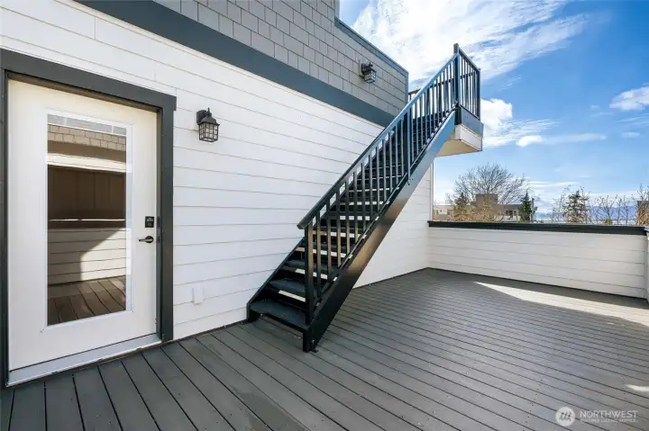 Secod floor patio with view