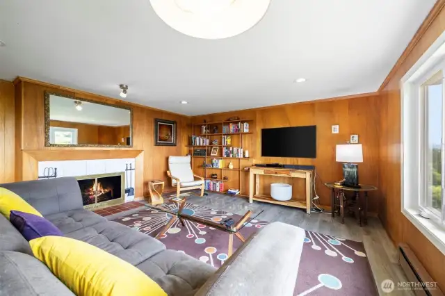 The MIL suite on the lower level has private exterior access.