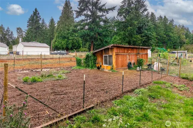 Cross fenced for the farm animals of your choice.