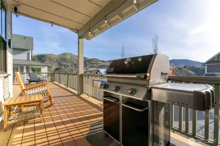Wrap around main deck