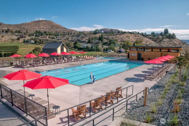 Located equidistant between two Lookout pools