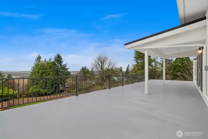 Rooftop level deck with gorgeous views.