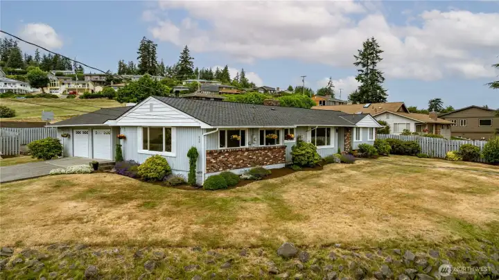 Beautiful one story View home in Dugualla Bay. Beautiful one story View home in Dugualla Bay.