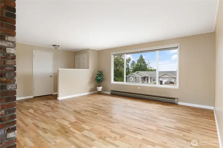 Living, Dining and bedrooms have Beautiful original hardwood floors just refinished. Living, Dining and bedrooms have Beautiful original hardwood floors just refinished.