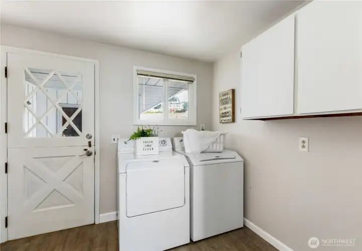 Great laundry room. Leads to back yard so you can drop your dirty cloths without having to trapse through the house Great laundry room. Leads to back yard so you can drop your dirty cloths without having to trapse through the house