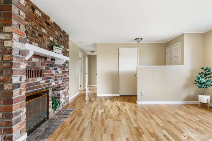 Down the hall are 3 bedrooms and full bath Down the hall are 3 bedrooms and full bath