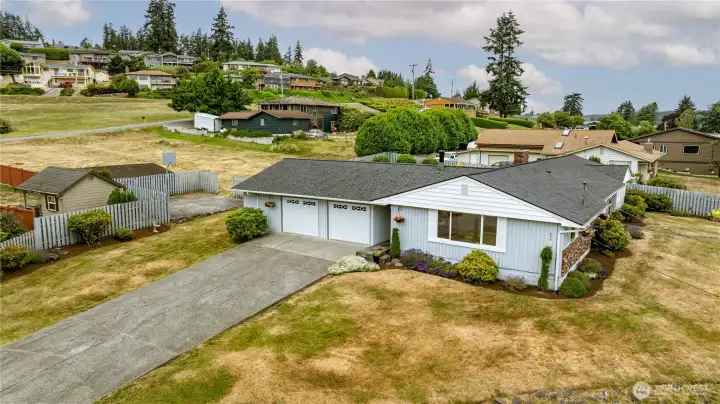 Lot behind is included. Great garden space flooded with sunshine Lot behind is included. Great garden space flooded with sunshine