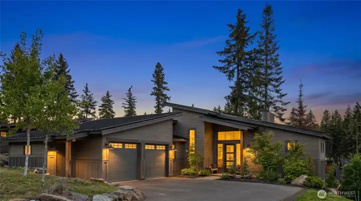 Striking Suncadia residence on coveted Kings Court built in 2021. Twilight view. Striking Suncadia residence on coveted Kings Court built in 2021. Twilight view.