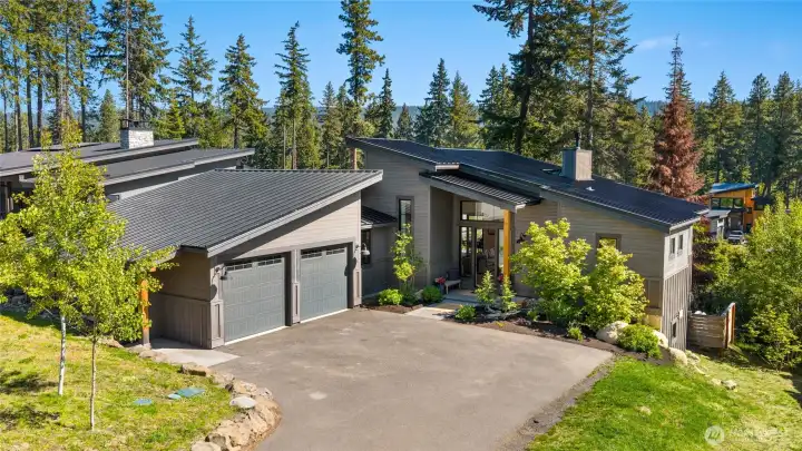 Contemporary mountain architecture with Northwest luxury appeal. Contemporary mountain architecture with Northwest luxury appeal.