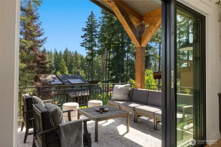 Seamless indoor-outdoor flow enhances everyday living. Seamless indoor-outdoor flow enhances everyday living.