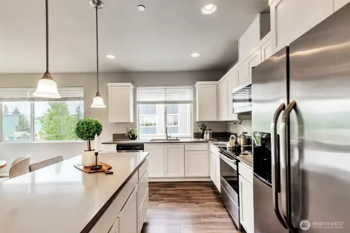 Large windows from every corner bringing in plenty of natural lights