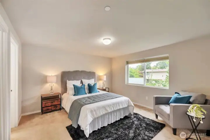 Primary Bedroom w en-suite Bath