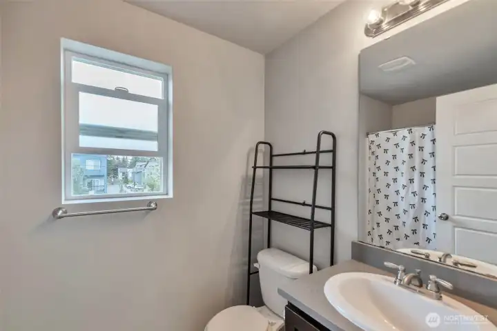 Upstairs full Bathroom