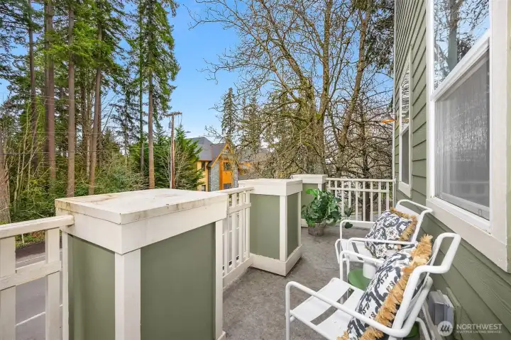 A lovely south facing balcony to enjoy stunning sunsets!